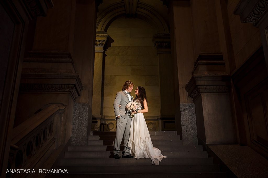 Bride and groom wedding photos at Philadelphia City Hall