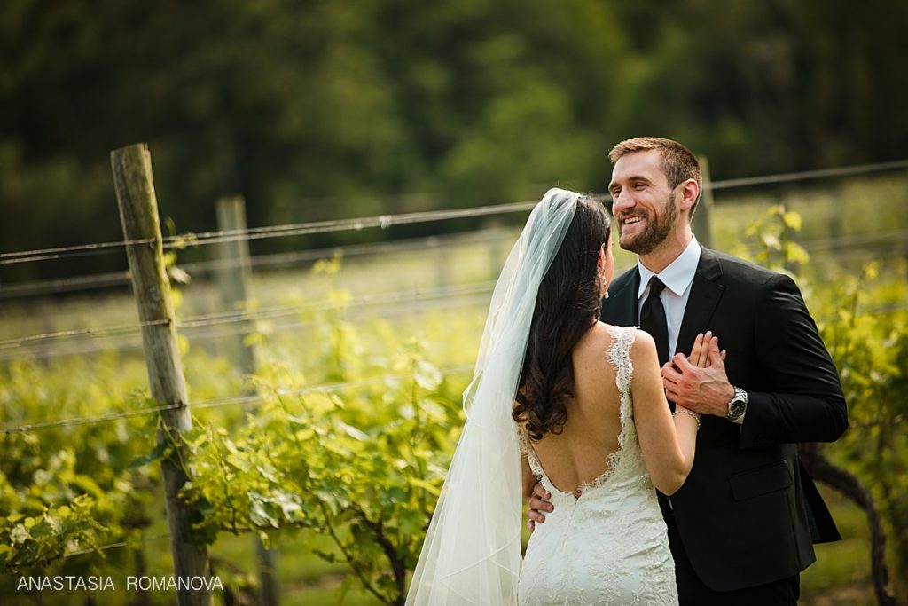 wedding first look at crossing vineyards and winery