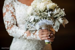 stunning bridal bouquet photo at Philadelphia City Hall